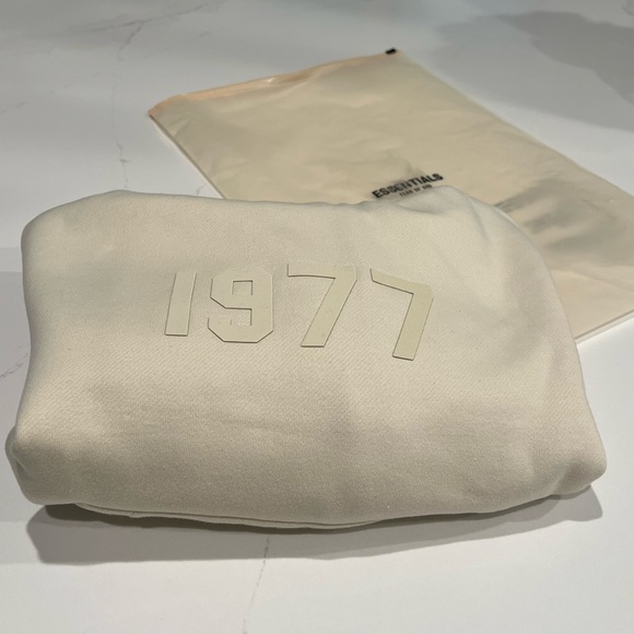 NEW ESSENTIALS FEAR OF GOD KIDS HOODIE SWEATSHIRT | 6/7 SMALL | EGGSHELL CREAM - Picture 6 of 16